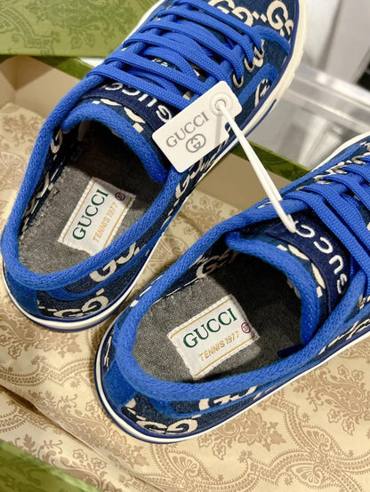 SNEAKERS 09
