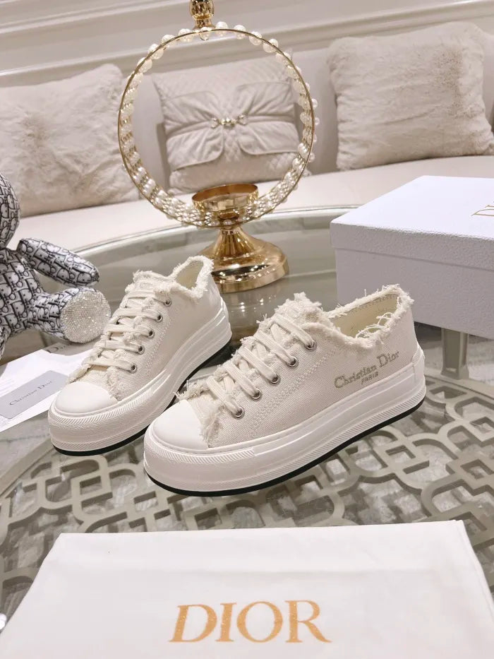D - SNEAKERS