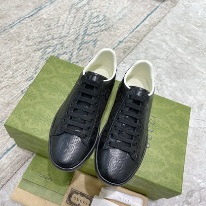 SNEAKERS 16