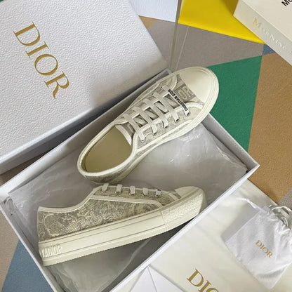 D - SNEAKERS