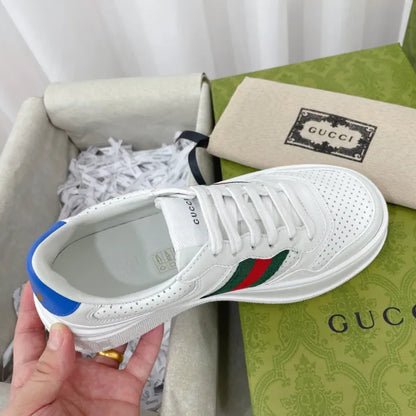 SNEAKERS 23