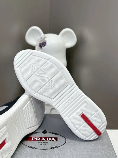 P - SNEAKERS