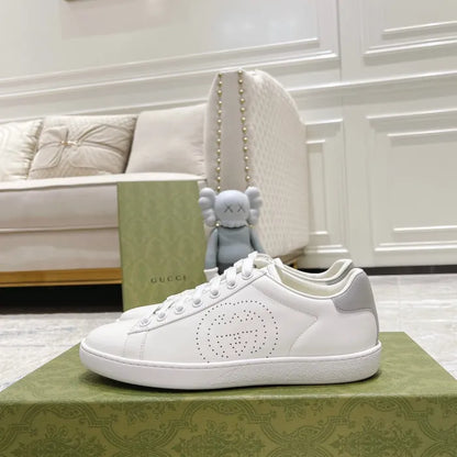 SNEAKERS 21