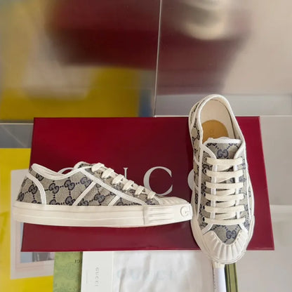 SNEAKERS 07