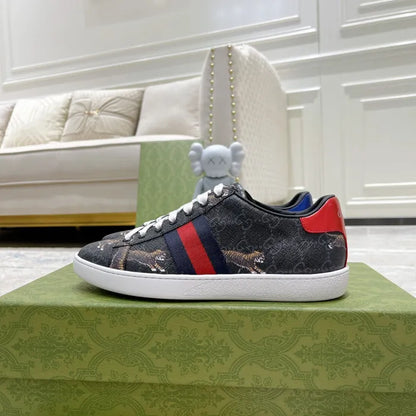 SNEAKERS 16