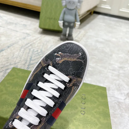SNEAKERS 16