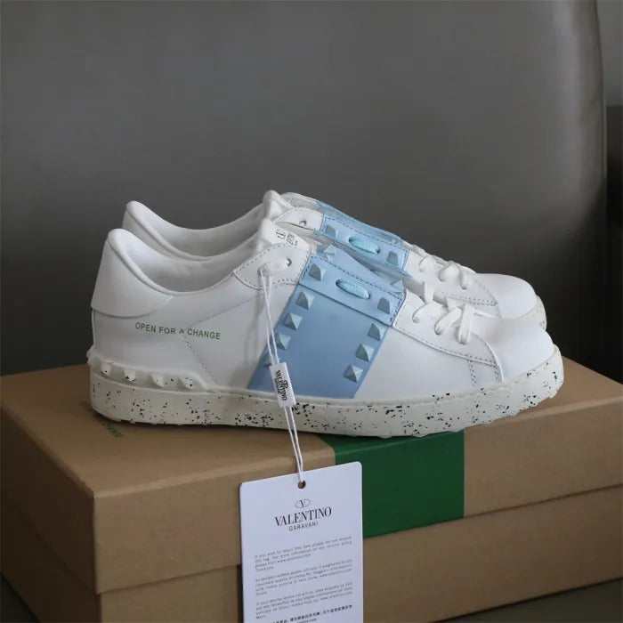 V - SNEAKERS
