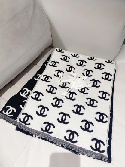 Black and white double-sided double-ring textured knitted shawl