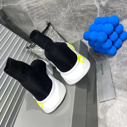 B - SNEAKERS
