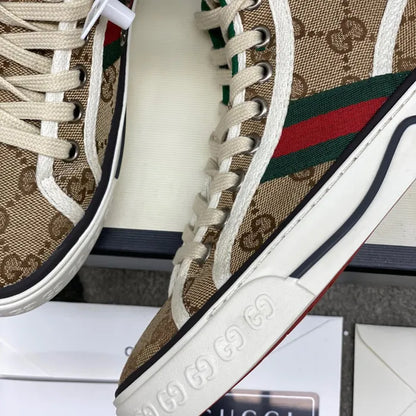 SNEAKERS 14