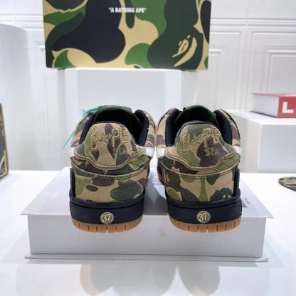 B - SNEAKERS