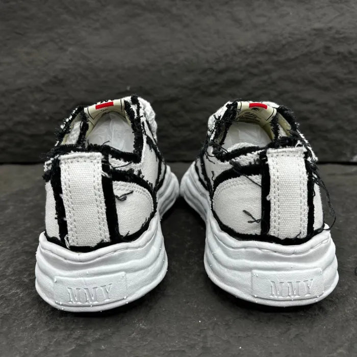 A - SNEAKERS