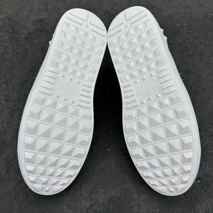 V - SNEAKERS
